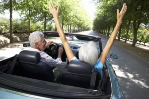 50 felett sem késő újrakezdeni – hogyan indítsd újra az életed stabilan és félelem nélkül? depositphotos 11883321 stock photo senior couple in sports car