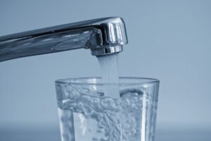 A rejtett dehidratáció – 3 egyszerű trükk, hogy elegendő vizet igyál ralf1403 drinking water 10197389